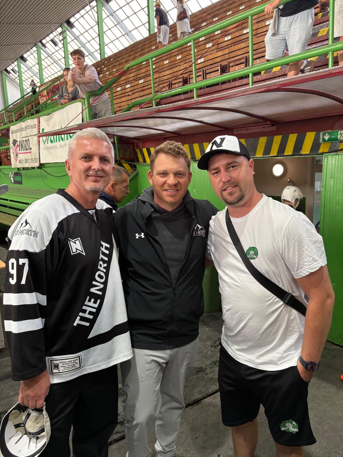 Štefan Labaš s priateľmi z The North Hockey